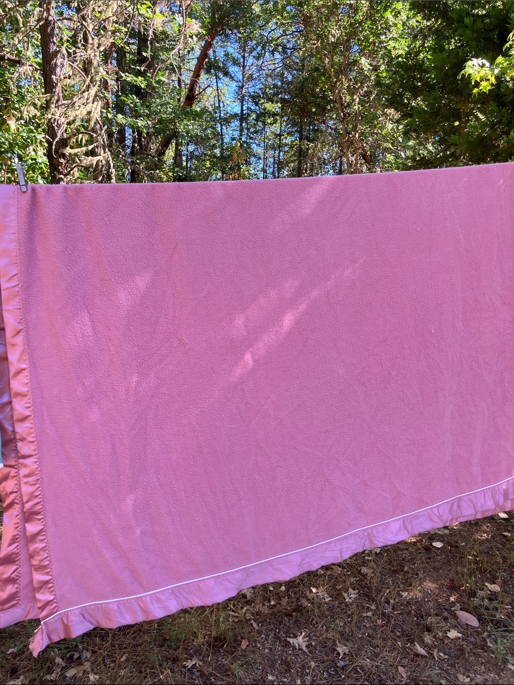 King satin trimmed acrylic thick blanket pink / mauve